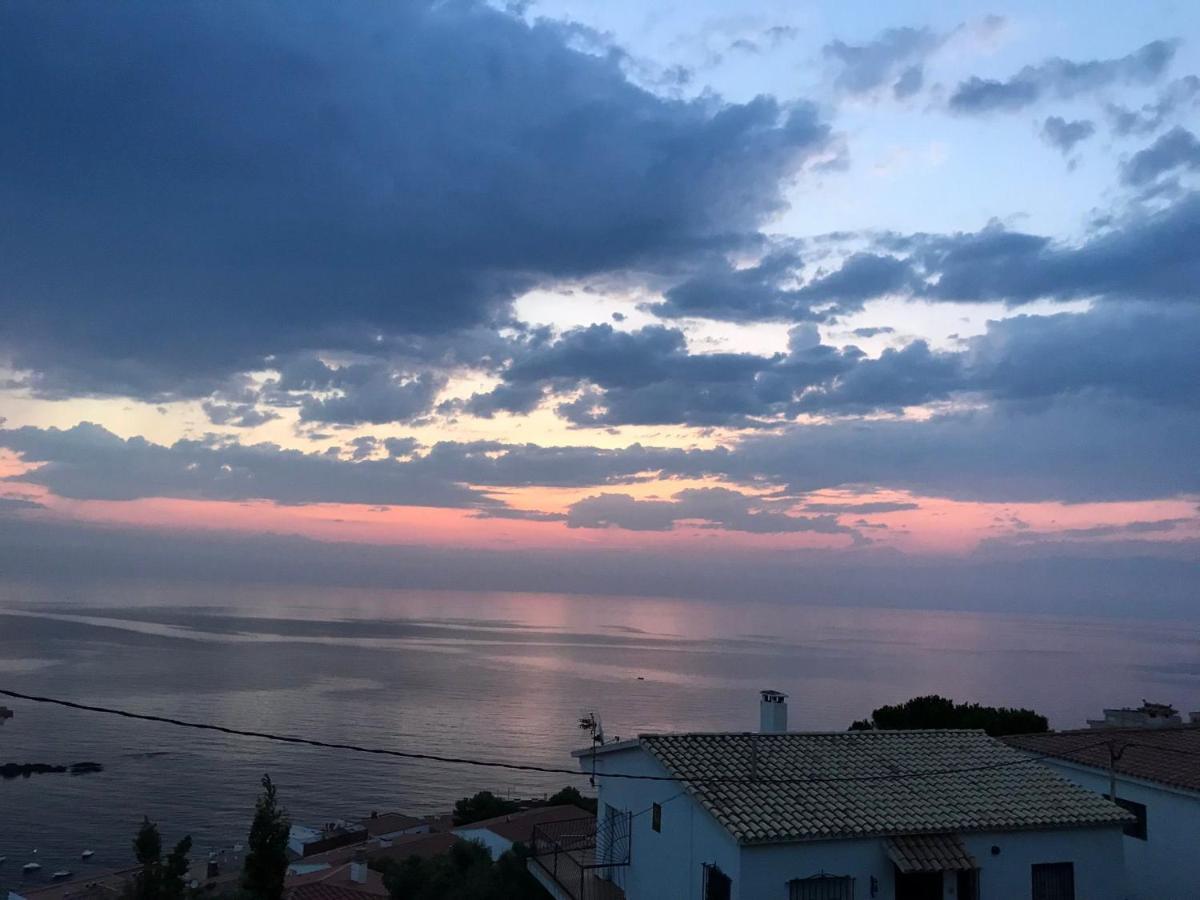 Llança Apartment Sea View מראה חיצוני תמונה