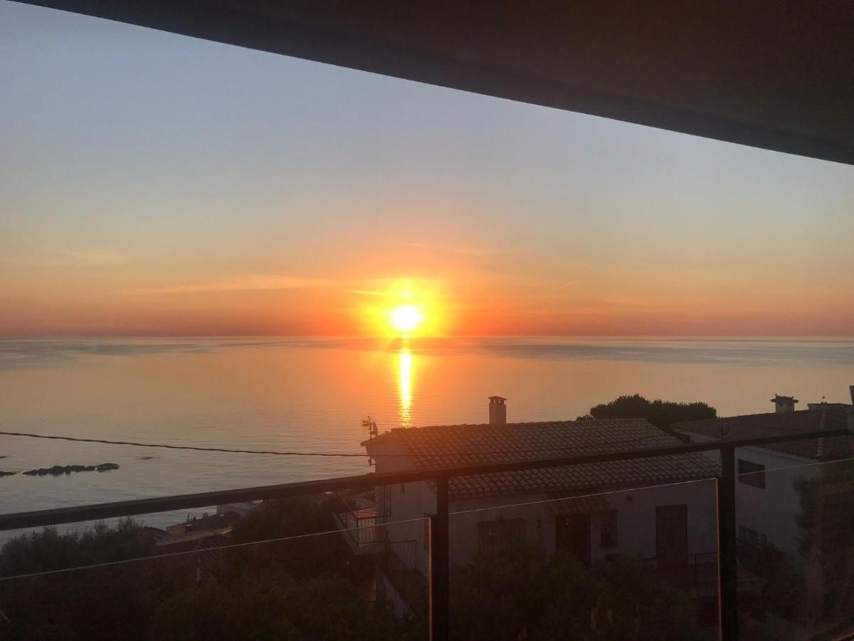 Llança Apartment Sea View מראה חיצוני תמונה