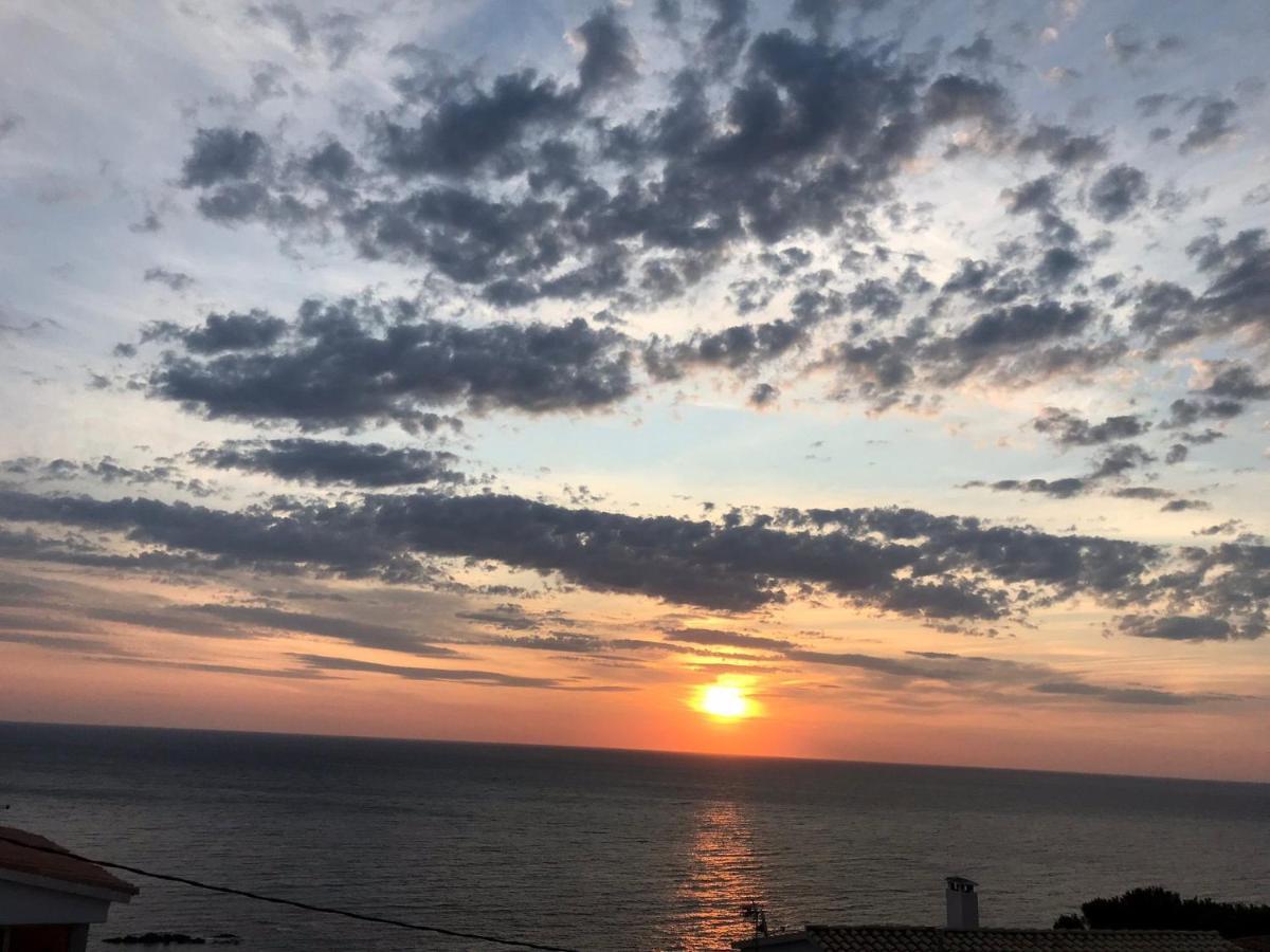 Llança Apartment Sea View מראה חיצוני תמונה