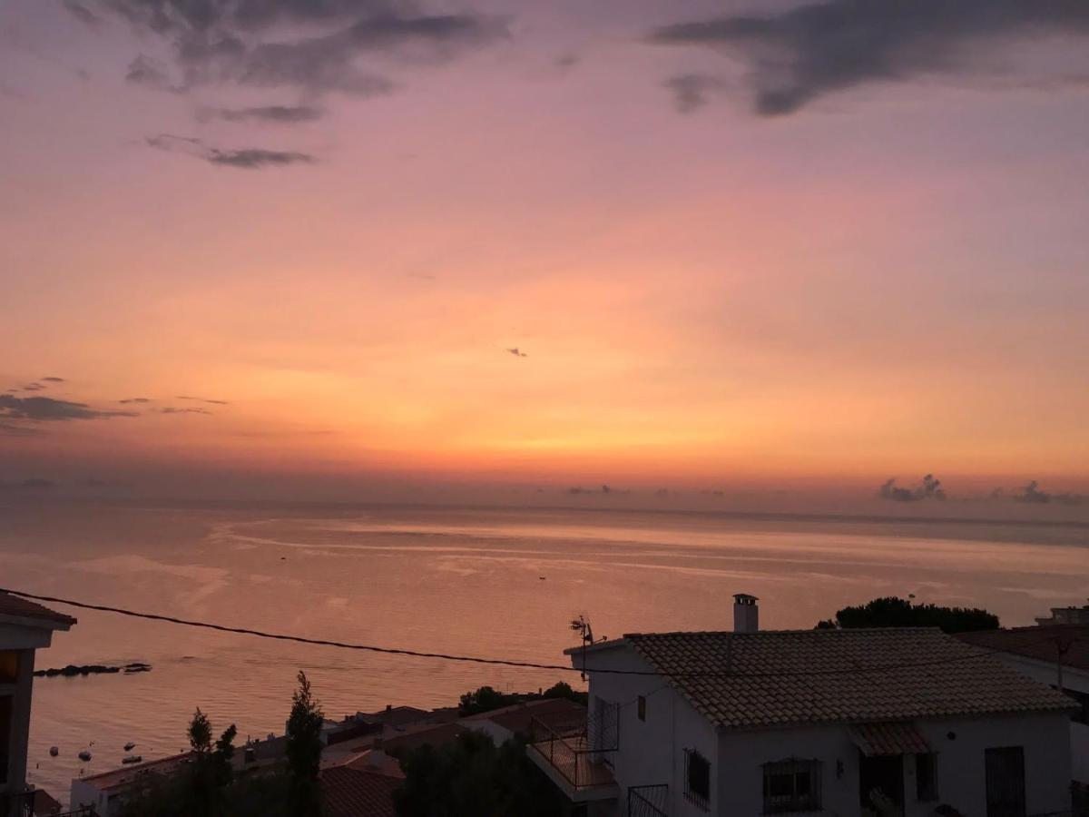 Llança Apartment Sea View מראה חיצוני תמונה