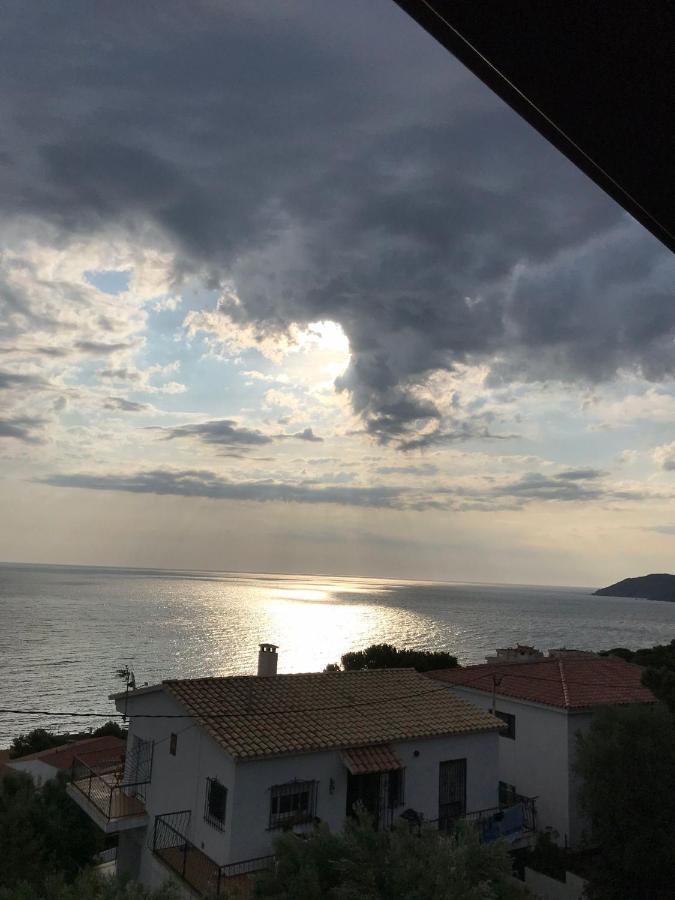Llança Apartment Sea View מראה חיצוני תמונה